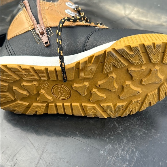 Wonder Nation boys winter boots size 12 - Picture 7 of 7